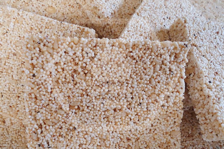Alegría de amaranto con chocolate blanco sabor nuez