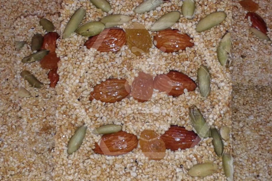 Alegría con néctar de maguey y almendras