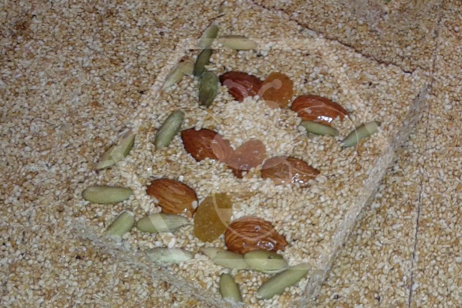Alegría con néctar de maguey y almendras