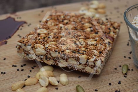Palanqueta con cacahuate y miel